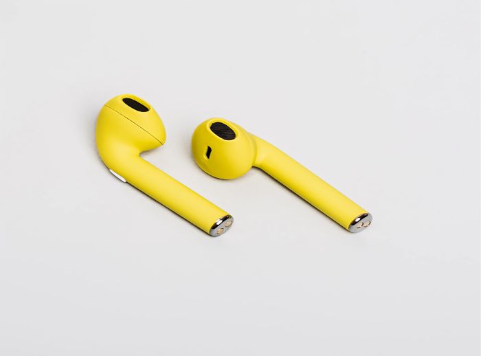 yellow earbuds