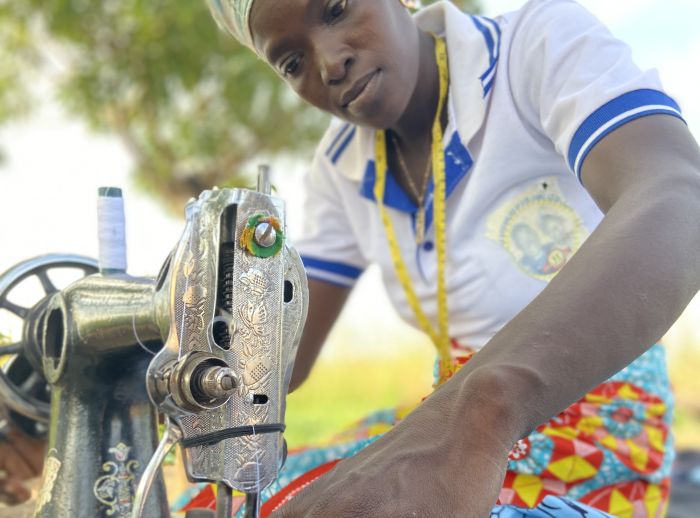 Felicia sewing, Ghana
