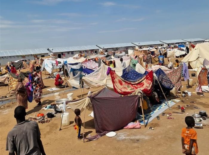 Picture of manmade tents, kids and families at the transit centres in Renk, South Sudan