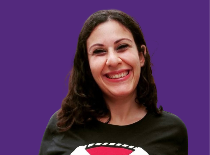 Simona's portrait on a purple background