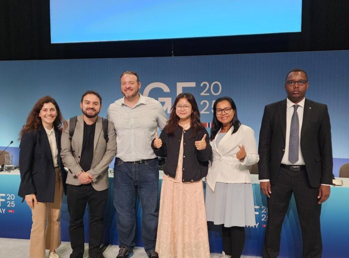 Photo of ReCIPE consortium members at ReCIPE's session for the Global IGF. From left to right: Mia Marzotto - ReCIPE PMU, Cristian León Coronado - Fundación InternetBolivia.org, Daniel Pasquini - ReCIPE PMU, Tran Thi Tuyet - IPS, Theary Luy - CCC, Mohamed Aded Ali - SONSA.