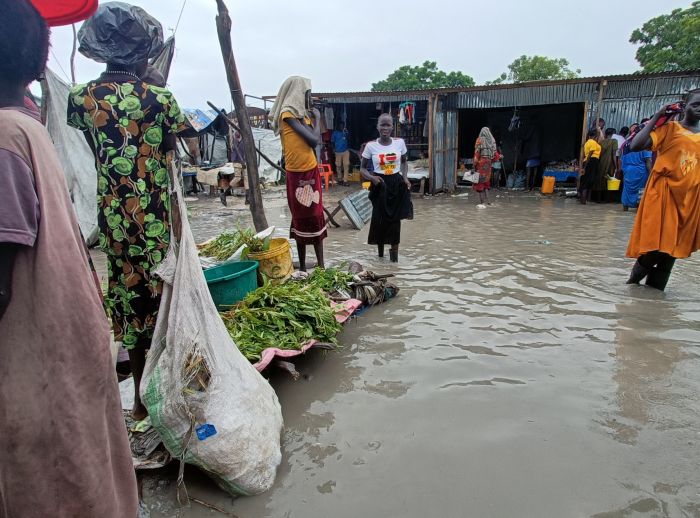Flooded market full of people in South Sudan.