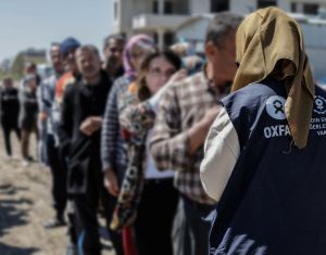 Delivery of hygiene kits in Samandag, Hatay Province.