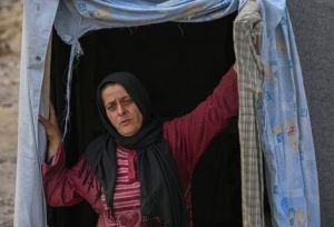 syrian woman at her home