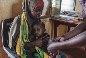 Sowda Abdile Omar with her daughter in a medical facility.