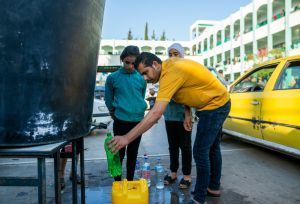 Families Collecting water in Gaza_