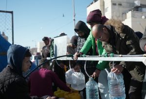 Displaced people in Rafah in South Gaza to use the newly installed desalination units Oxfam and local partners provided.