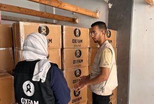 distribution of dried food parcels in Gaza