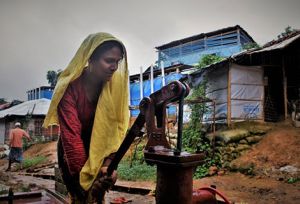 Rohingya refugee collecting water from a water pump