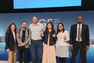 Photo of ReCIPE consortium members at ReCIPE's session for the Global IGF. From left to right: Mia Marzotto - ReCIPE PMU, Cristian León Coronado - Fundación InternetBolivia.org, Daniel Pasquini - ReCIPE PMU, Tran Thi Tuyet - IPS, Theary Luy - CCC, Mohamed Aded Ali - SONSA.