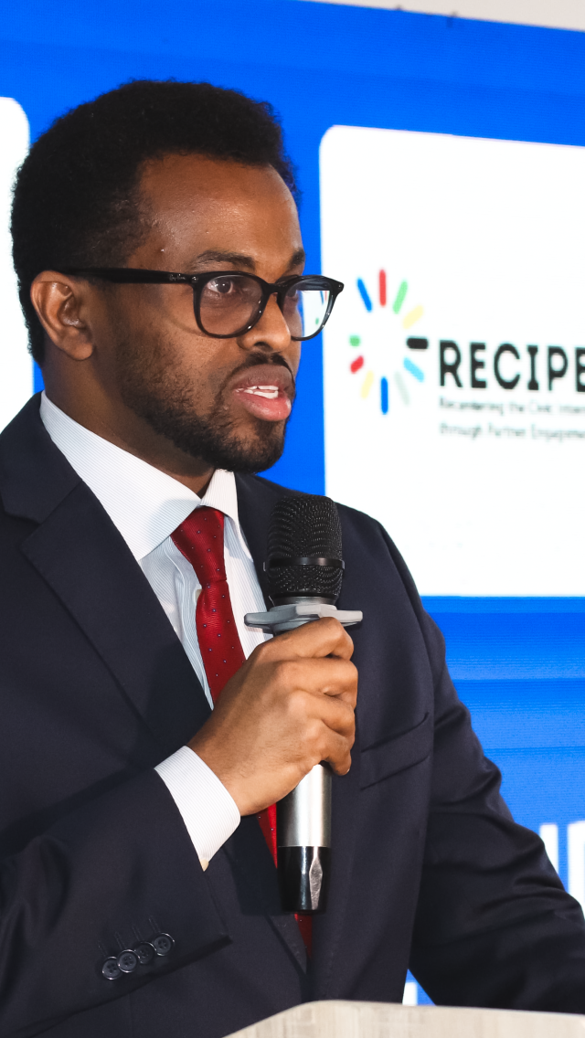 A ReCIPE consortium colleague from SONSA speaks at the project launch event in Somalia.