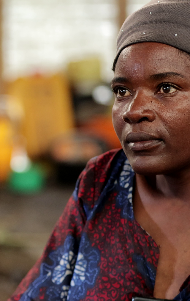 Feza Damani, mother of seven, fled the village of Kiwanja in the Rutshuru region. She has been living in Rusayo since September 2023. Mrs Feza and her seven children now live in a communal warehouse with several other displaced people. Since her arrival, she and others have never received any humanitarian aid.