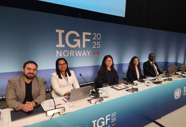 panellists during ReCIPE's session at the Global IGF. From left to right: Cristian León Coronado - Fundación InternetBolivia.org, Theary Luy - CCC, Tran Thi Tuyet - IPS, Mia Marzotto - ReCIPE PMU, Mohamed Aded Ali - SONSA.