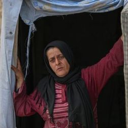 syrian woman at her home