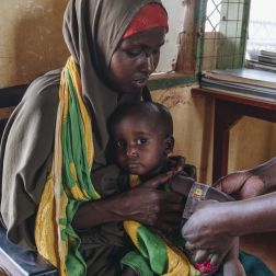 Sowda Abdile Omar with her daughter in a medical facility.