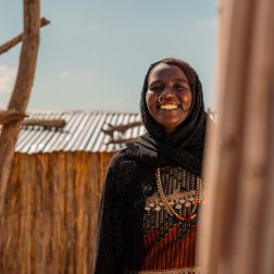 Kaka Abakar Issa, internally displaced in Chad, is now receiving support from Oxfam through food assistance. However, many of her needs remain unmet